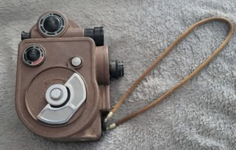Vintage Revere Movie Eight Model #88 camera