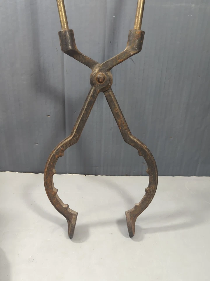 Levantador de troncos de hierro forjado de 26" rústico con asas de color de latón pesado vintage Foto 3 de 4