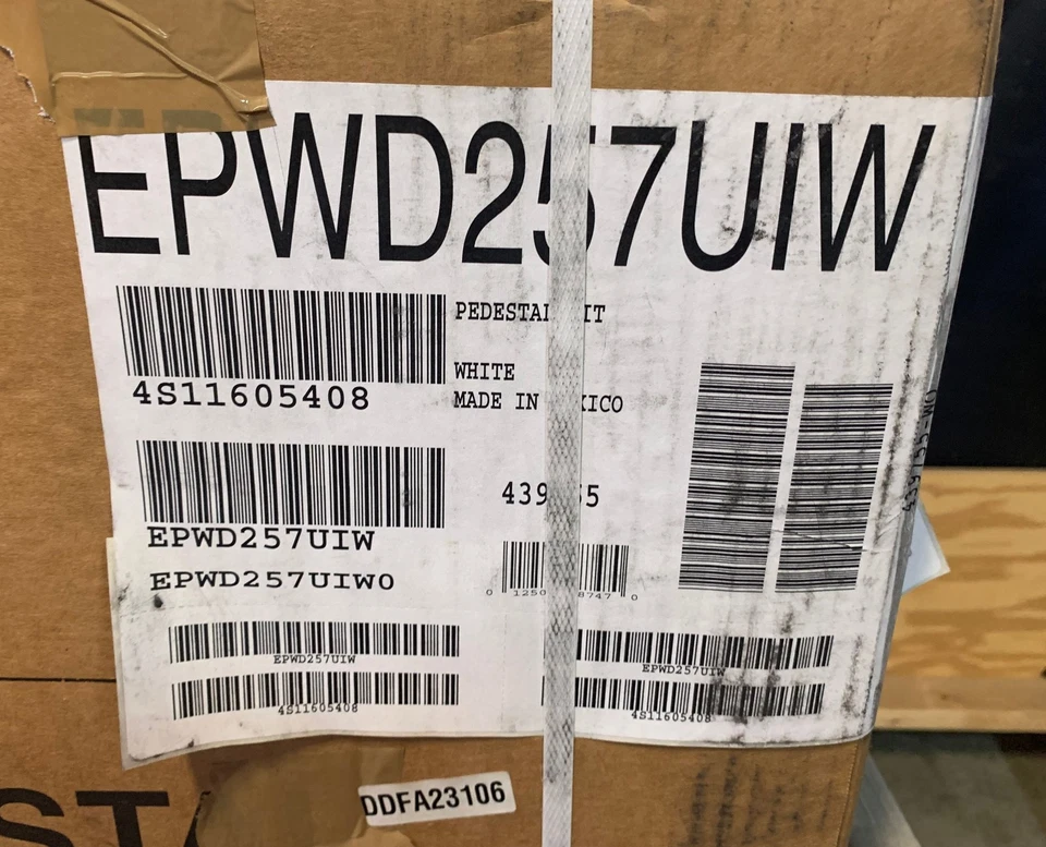 Pedestal de lavandería Electrolux 15" con cajón de almacenamiento en blanco (EPWD257UIW) Foto 2 de 4