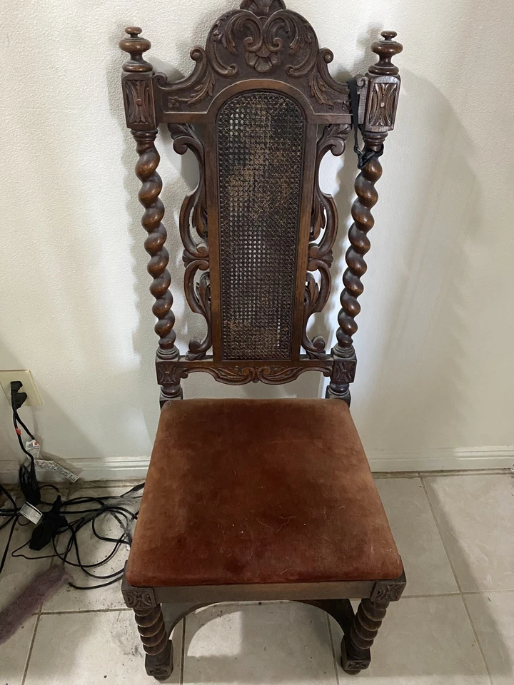 Fantástico par de sillones tallados en figura de caoba Karpen siglo XIX Foto 2 de 4