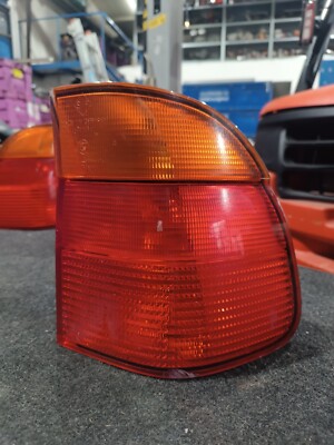 BMW 5er E39 Touring Rückleuchte Heckleuchte Seitenwand hinten rechts 8361672
