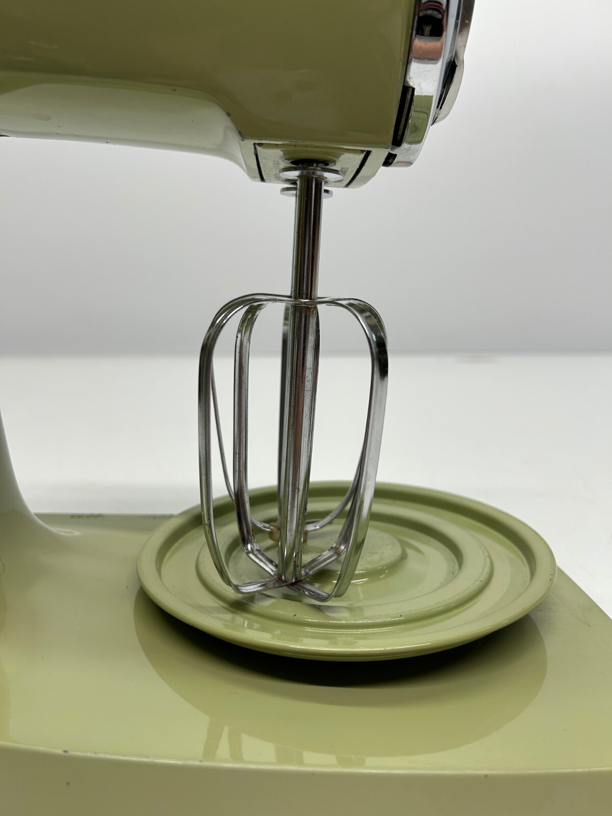 Vtg Sunbeam Mixmaster Avocado Green 12 Speed Stand Mixer W/ 2 Glass Bowls