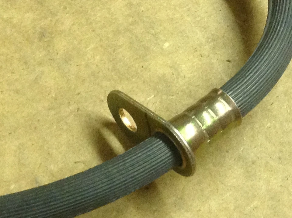 Manguera de freno delantera izquierda NUEVA ARI HB-86068 - Se adapta a Chevrolet 96-02 y GMC Foto 4 de 4