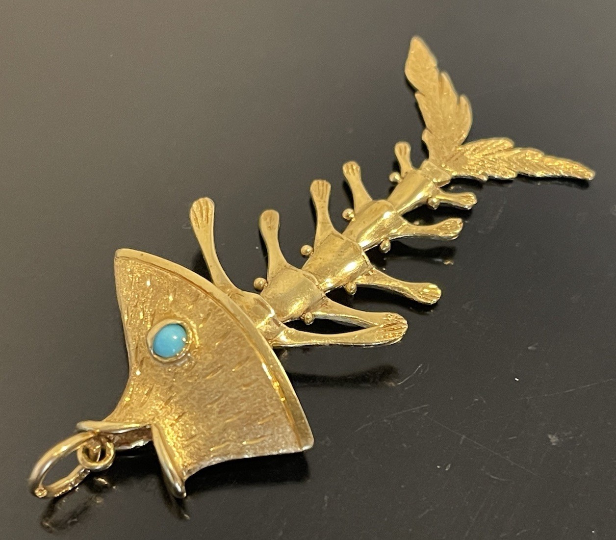 18K Solid Yellow Gold Large Articulating Fish Pen… - image 1