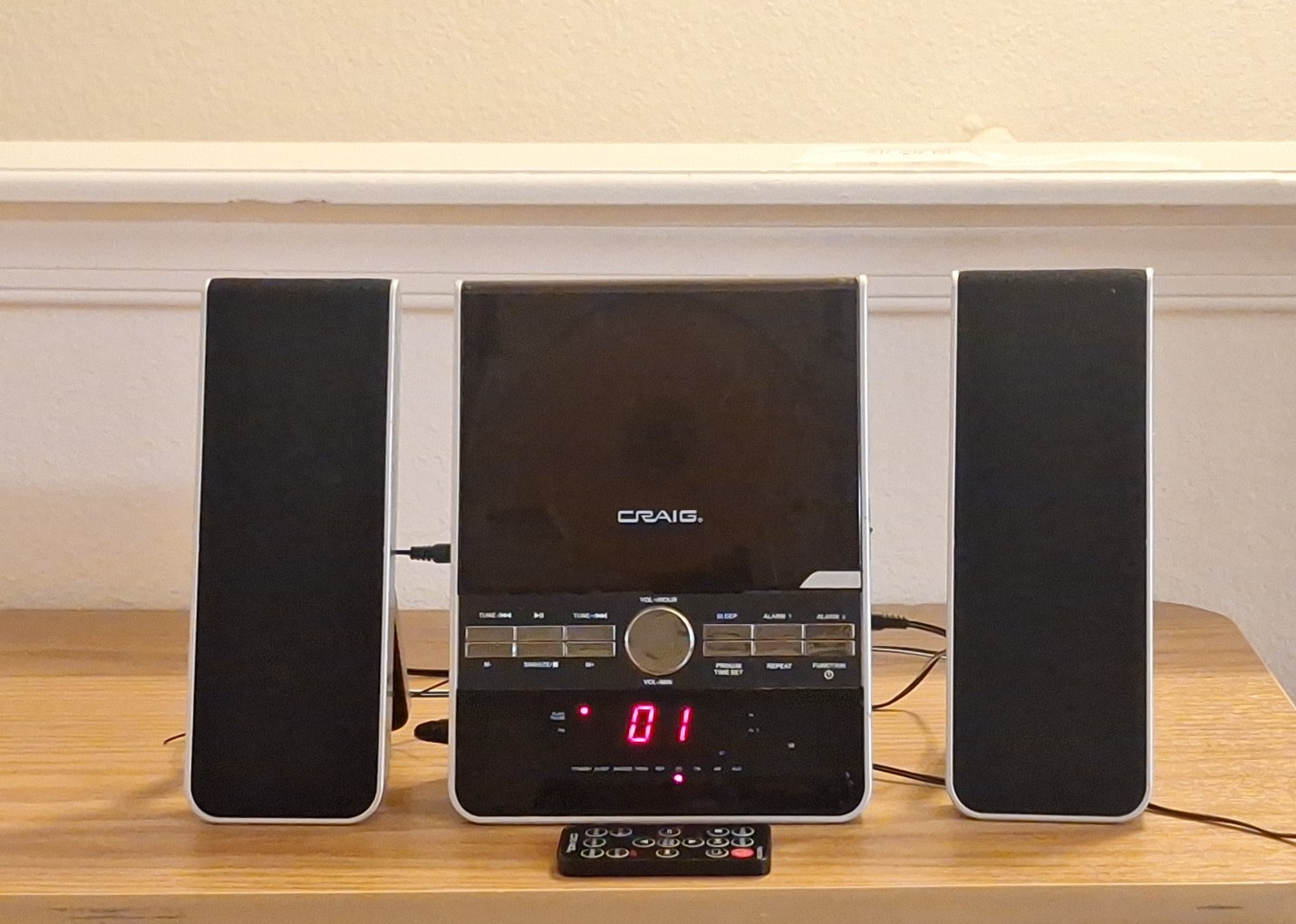 Dual Alarm Clock - Am/fm Stereo Radio W/speakers & Remote