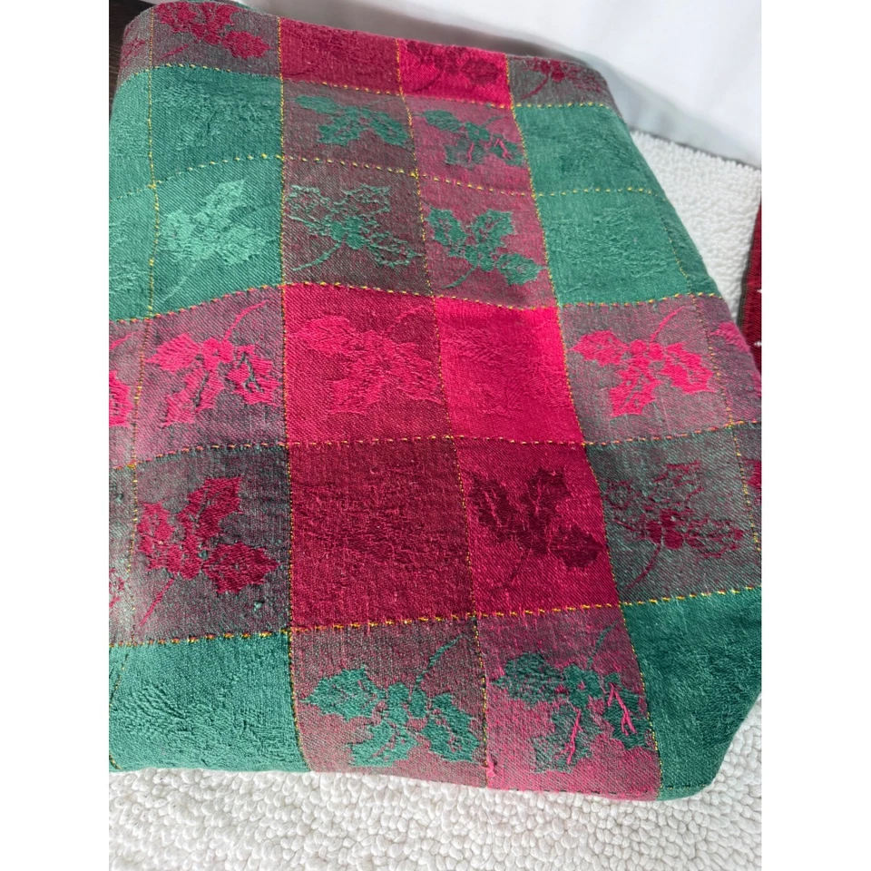 VTG Christmas Linen Set, Table Cloth, Hand Towels, Placemats, Napkins 12 Piece - Image 2 of 4