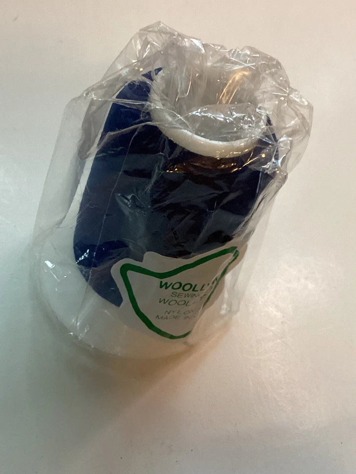 YLI Woolly Lock Wooly Nylon Thread - 1090 yds - 1000m  139 NAVY BLUE - Image 4 of 4