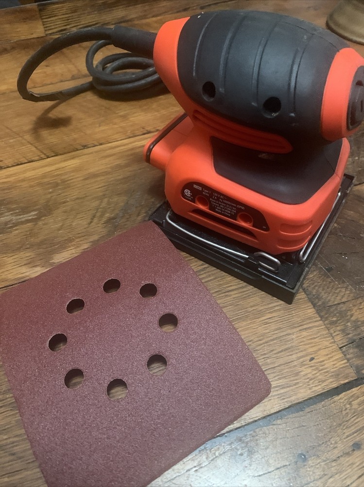 BLACK & DECKER Qs900 1/4 Sheet Sander And Electric Corded