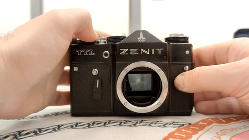 Zenit TTL Analog Spiegelreflexkamera 35mm Vintage, Olympiade Moskau 80 + Ledertasche - Video 1 von 1