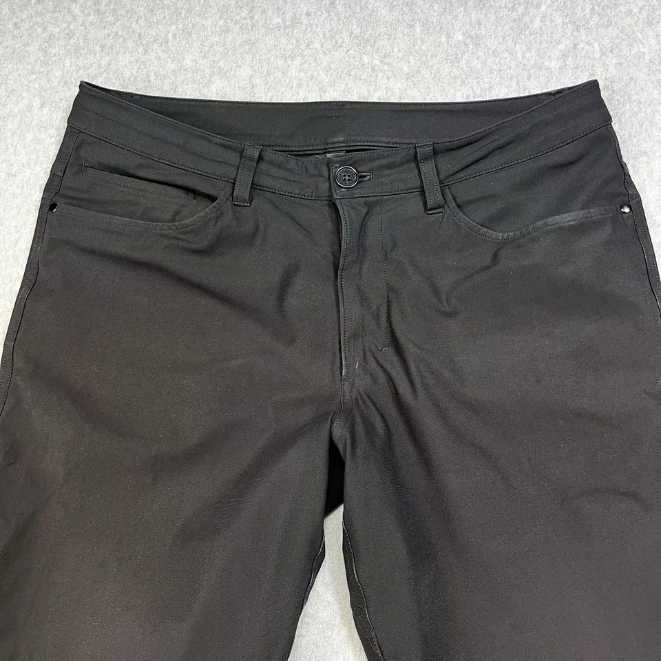 Pantalones chinos Lululemon para hombre 32 (33x29) negros Comisión 5 bolsillos frente plano Foto 2 de 4