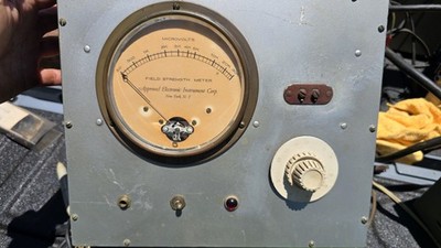 Approved Electronic Instrument Corp Analog Field Strength Meter heathkit