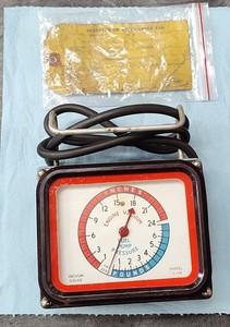 Vintage Sun Vacuum and Fuel Pump Pressure Gauge
