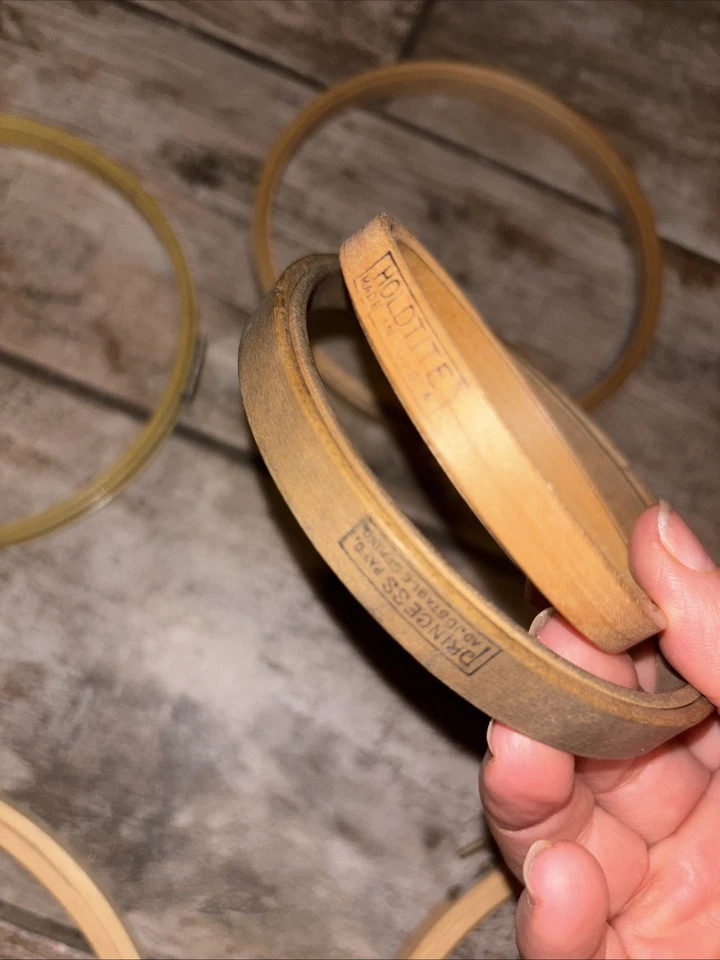 Vtg Lot 6 -3" Round Embroidery Hoops. Princess & Hold-Tite & Screw & Metal - Image 4 of 4