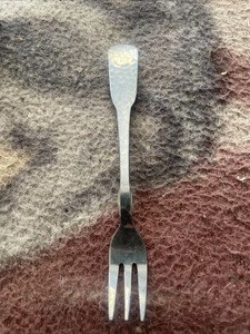 HAMMERED TIPPED SALAD OR DESSERT FORK ROGERS STAINLESS SATIN 