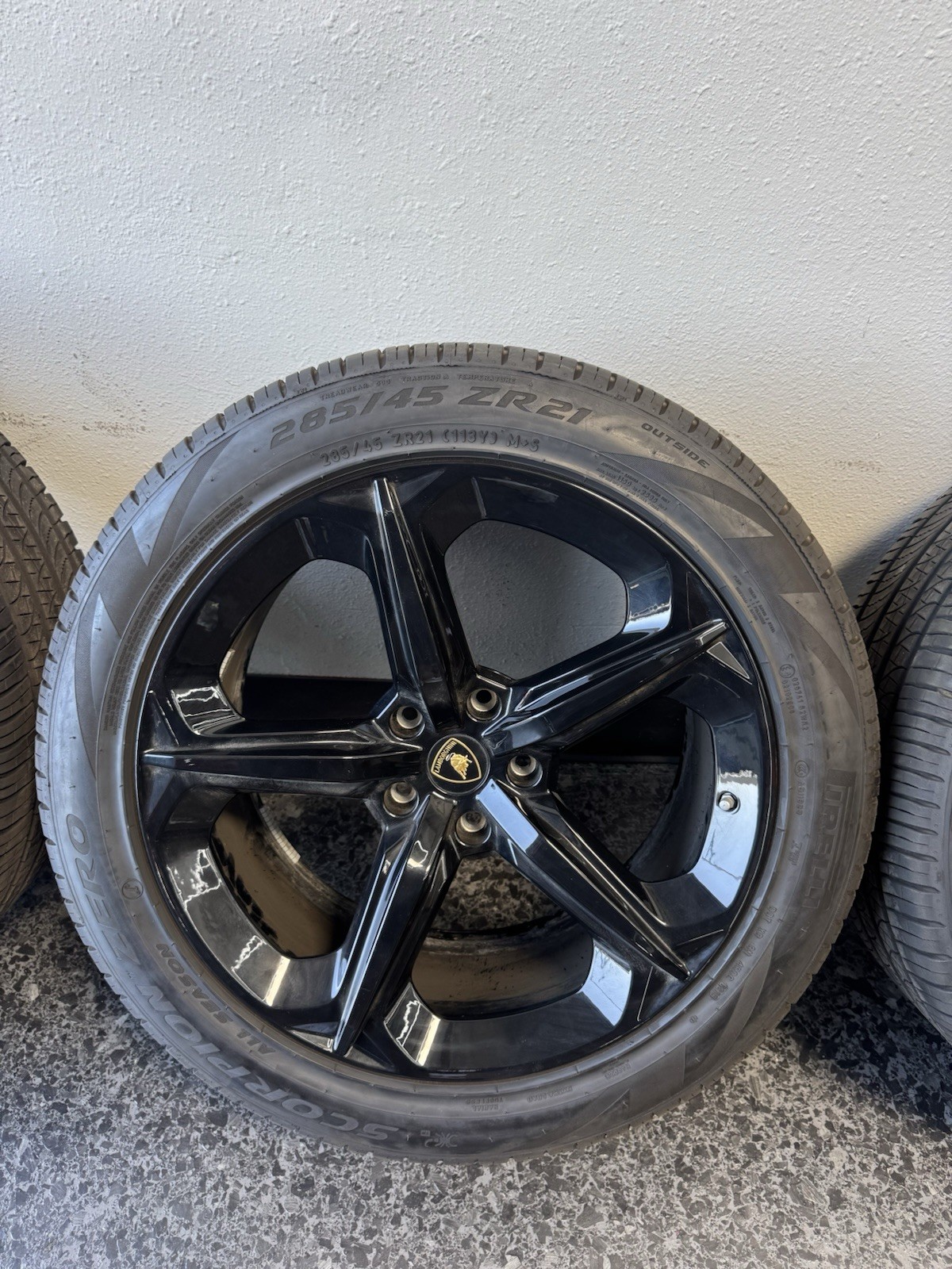 Lamborghini Urus Wheel