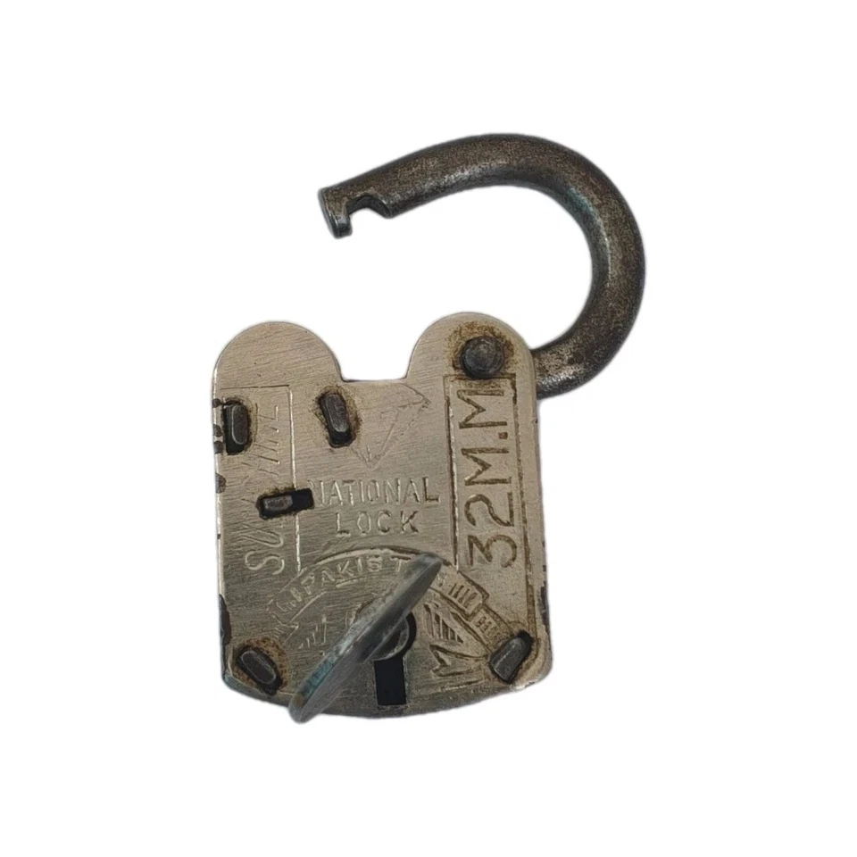 Candado de metal antiguo vintage - Cerradura de seguridad estilo antiguo antiguo con llave Foto 2 de 4