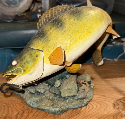 The Danbury Mint Wily Walleye By George Kruth Fish Sculpture Figurine Statue