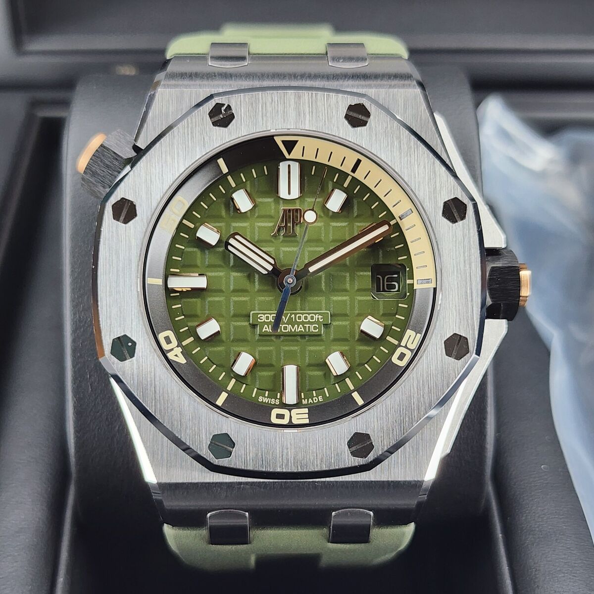MINT AUDEMARS PIGUET ROYAL OAK OFFSHORE DIVER 42MM KHAKI MINT AUDEMARS PIGUET ROYAL OAK OFFSHORE DIVER 42MM KHAKI