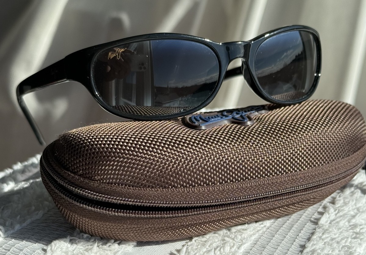 Maui Jim Cyclone MJ 136 02 Black Frame + Grey Polarized Lens