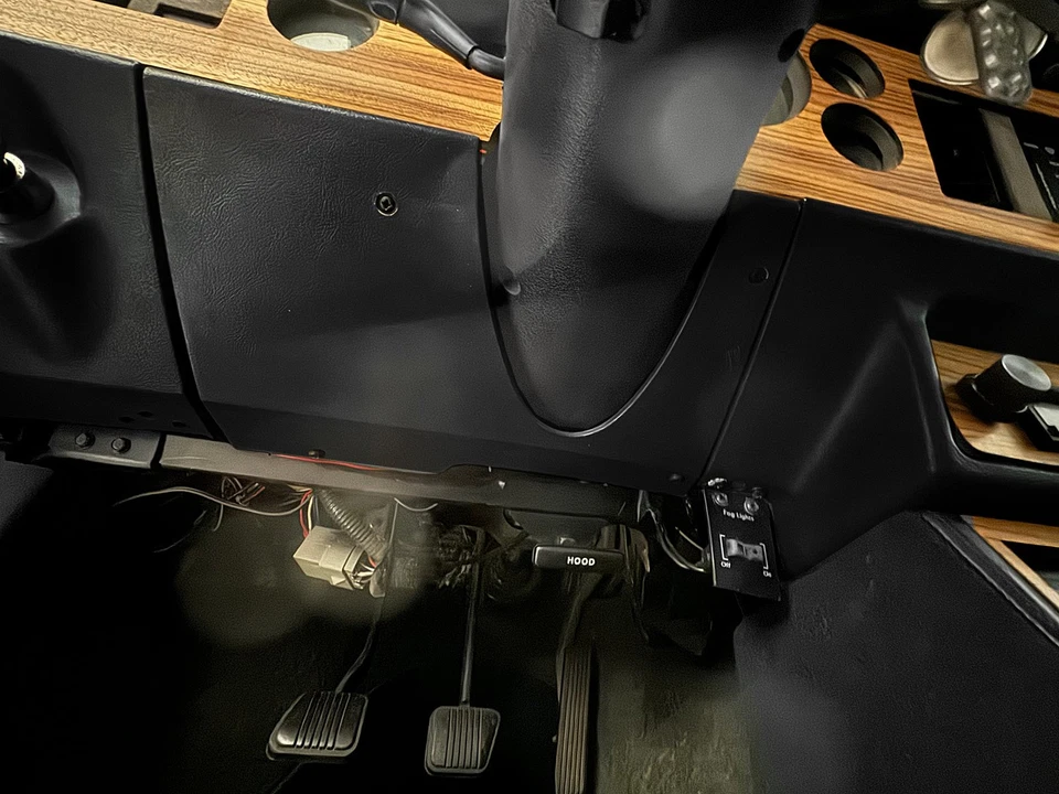 Cubierta interior del panel de fusibles Mercury Capri 1979-1986 debajo de la columna de dirección Foto 4 de 4