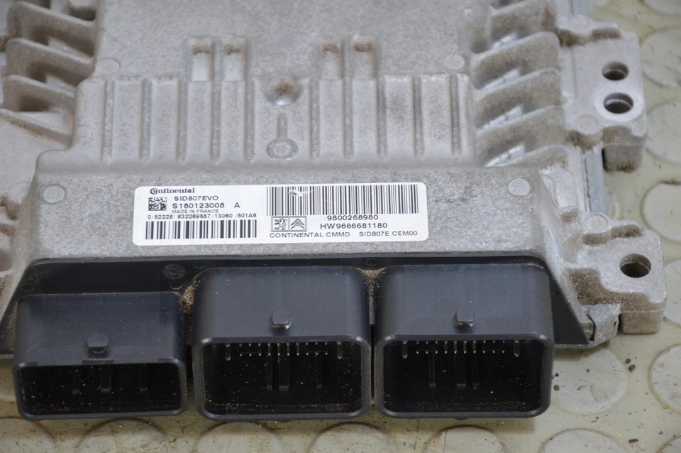 23920 Centralina motore Citroen C4 Picasso 1.6 HDi dal 2010 al 2013 cod 98002689 - Immagine 2 di 4