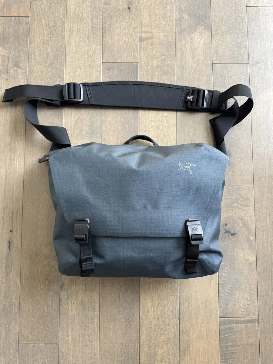 新品未使用 ARC'TERYX Granville 10 Courier Bag Granville 10 Courier Bag | Arc'teryx United States