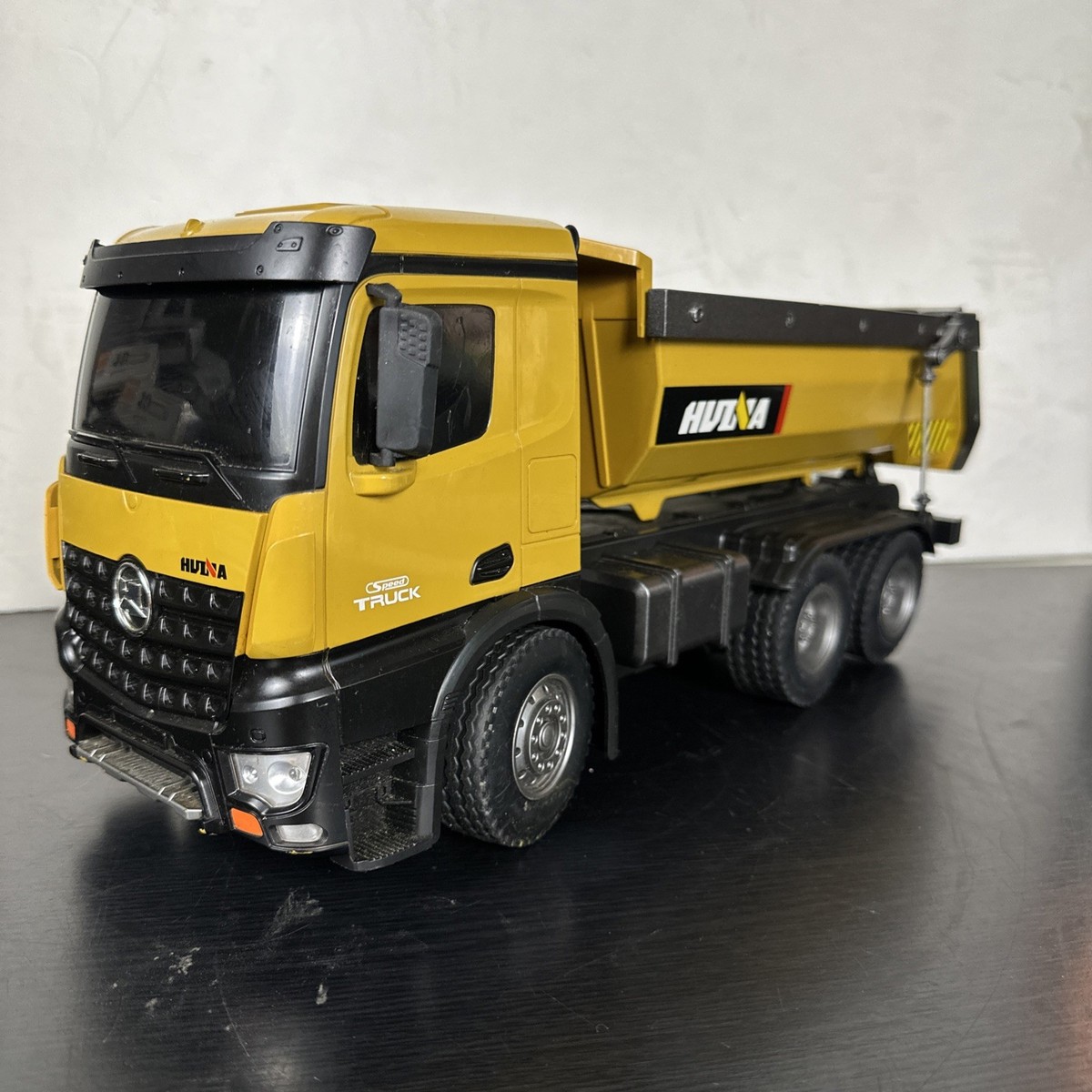 Huina RC Dump Tipper Truck 2.4G 10CH Sound Die Cast Cab