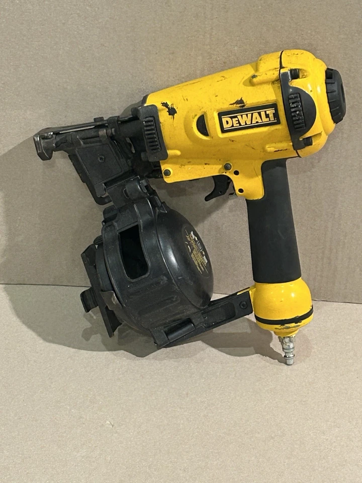 DEWALT D51321 3/4-Inch to 1-3/4-Inch Coil Roofing Nailer - Image 3 of 4