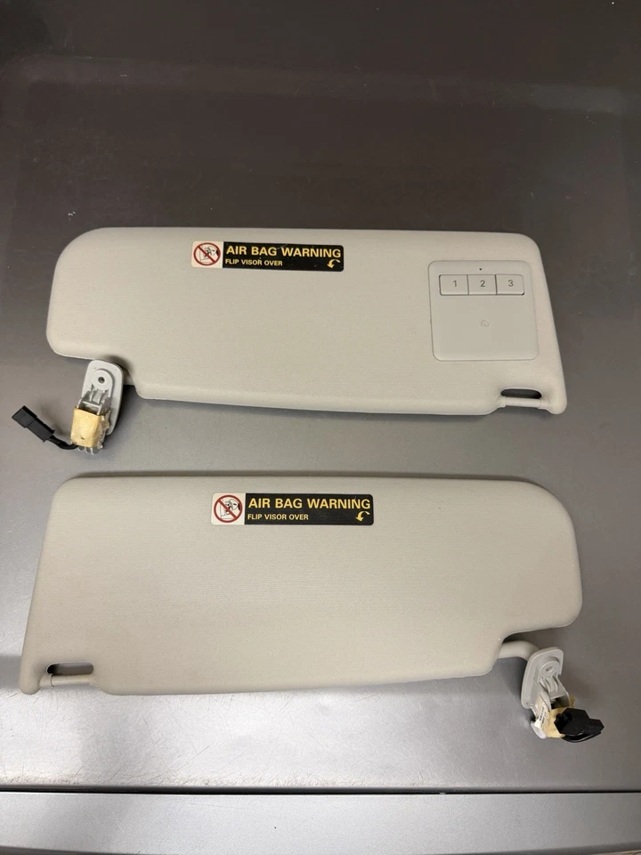 Conjunto de quebra sol Sunvisor 2001-2005 VW Passat B5.5 HomeLink - Cinza - Genuíno - Imagem 4 de 4