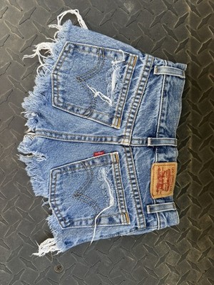 Levi s Vintage  Girls Distressed Denim Jean Shorts. EUC. Size 4