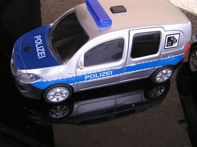 Dickie Toys Polizei Spielzeugauto Batteriebetrieben, Sound und Lichtfunktionen