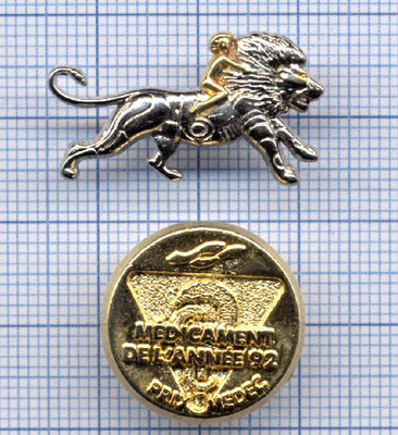 Pin's Löwe und Kind Labor PFIZER AB + MEDEC Preis Medizin des Jahres 92