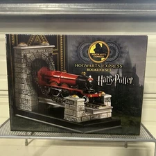 Noble Collection - Harry Potter Hogwarts Express Bookend Set
