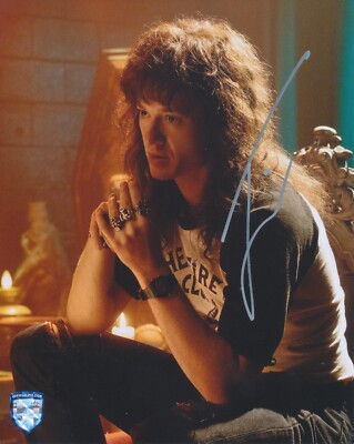 JOSEPH QUINN Signed STRANGER THINGS Eddie Munson 8x10 Autograph