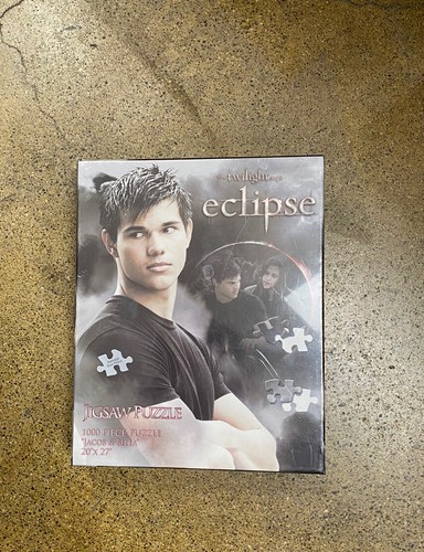 Eclipse Jigsaw Puzzle Jacob and Bella in the Moon-22076 Puzzle Sealed-Free Ship - Picture 2 of 3