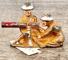 NICE 1930s MANOIL 81 M108 LEAD DIME STORE G.I. SOLDIER TWO MAN MACHINE GUN