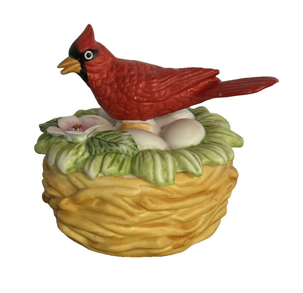 Vintage Cardinal Bird on Nest Round Porcelain Trinket Box ~ Lefton (c) 1970's
