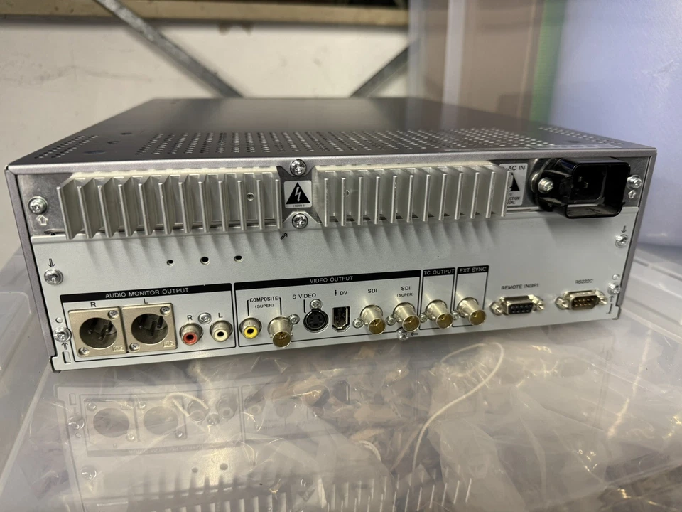 Sony J-30 DigiBeta / BetaSP / Betacam SX / MPEG IMX Mit SDI-Output - Bild 2 von 2