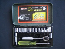 VTG.TRIUMPH 17Pc. 1/4" Drive S.A.E. Size Socket Wrench Set in Metal Case #4338 A