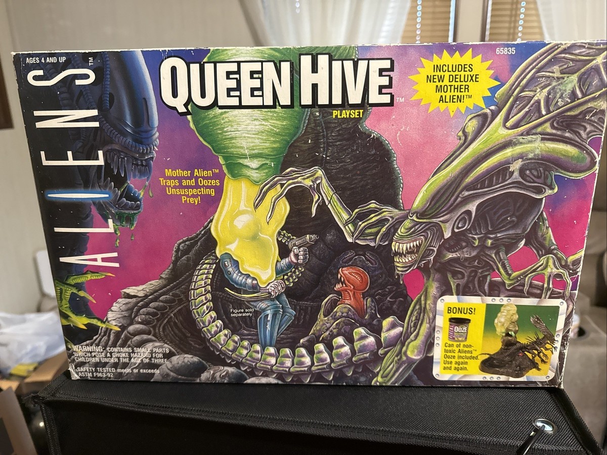 Complete 1994 Kenner Aliens Queen Hive Action Figure Playset with
