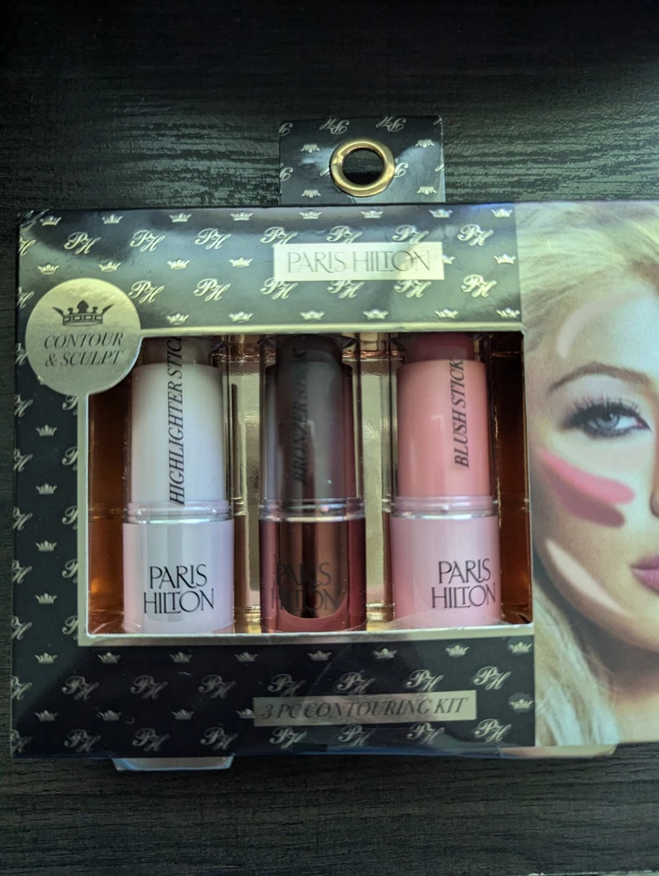 Kit de contorno Paris Hilton con tonos rosa, marrón y crema Foto 4 de 4