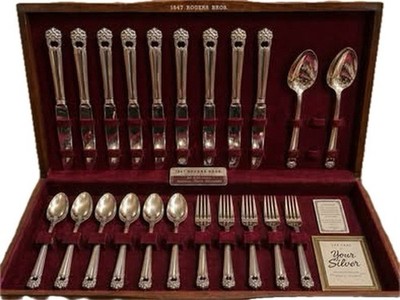 1847 Rogers Bros  Eternally Yours  Silverplate Flatware Set   8 Place Settings
