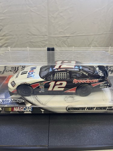 NASCAR Ryan Newman #12 Mobile 1 Hot Wheels Alternative Paint Scheme 1:24 - Picture 2 of 6