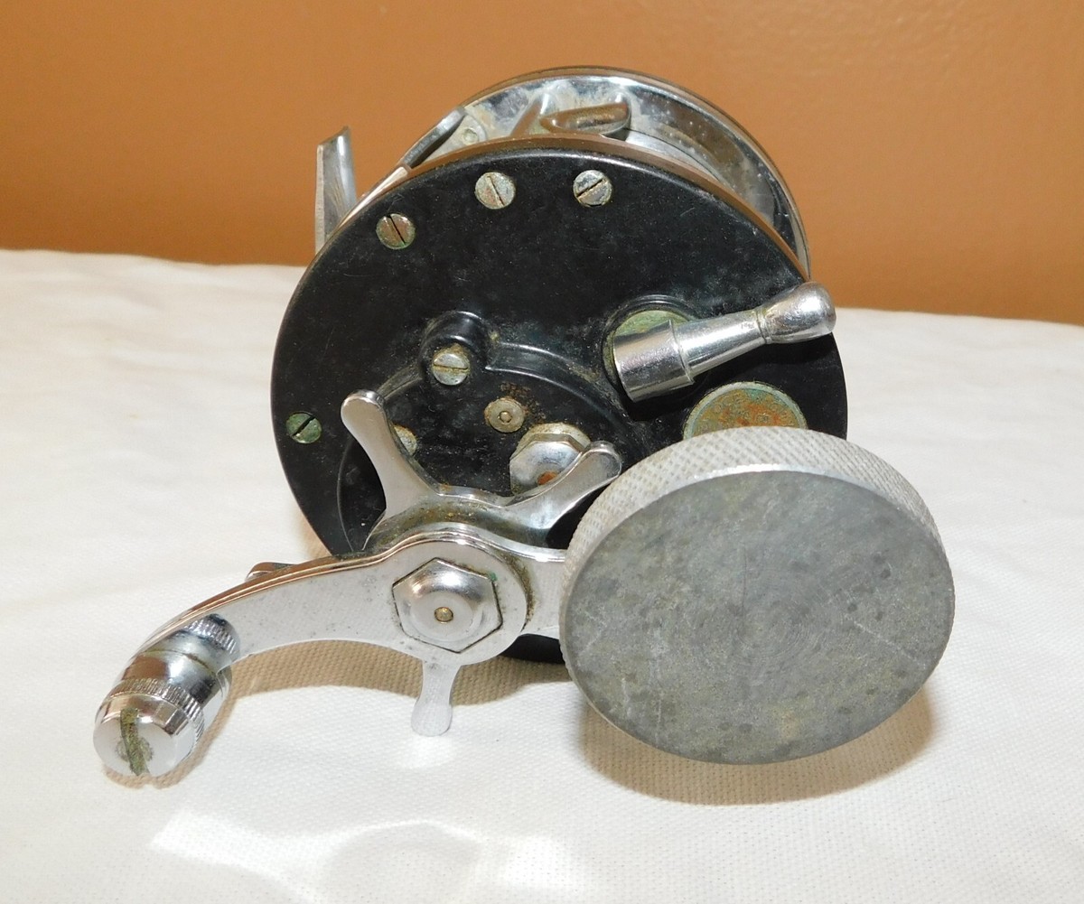 2 Vintage Fishing Reels Black Ocean City Bay City & Red