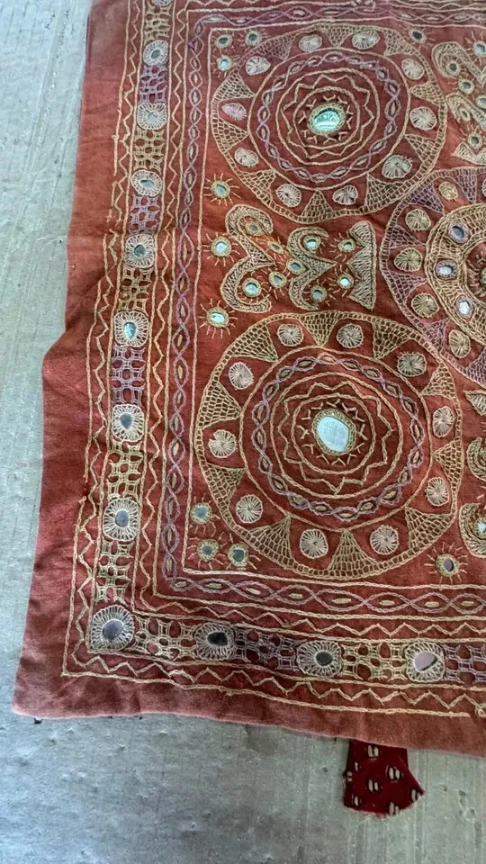 Funda de almohada de trabajo bordada hecha a mano antigua de colección india Foto 3 de 4