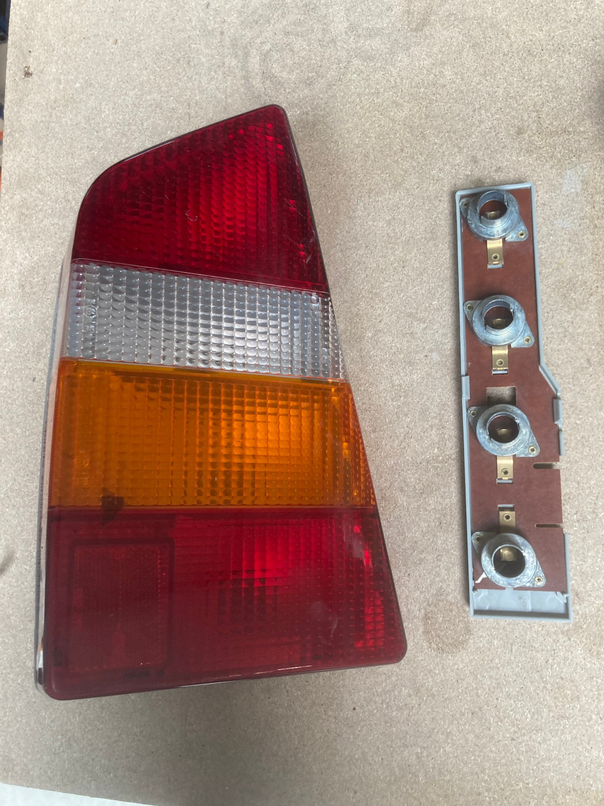 Feu arriere gauche Citroen CX complet Cibie neuf d'origine pour berline serie 1