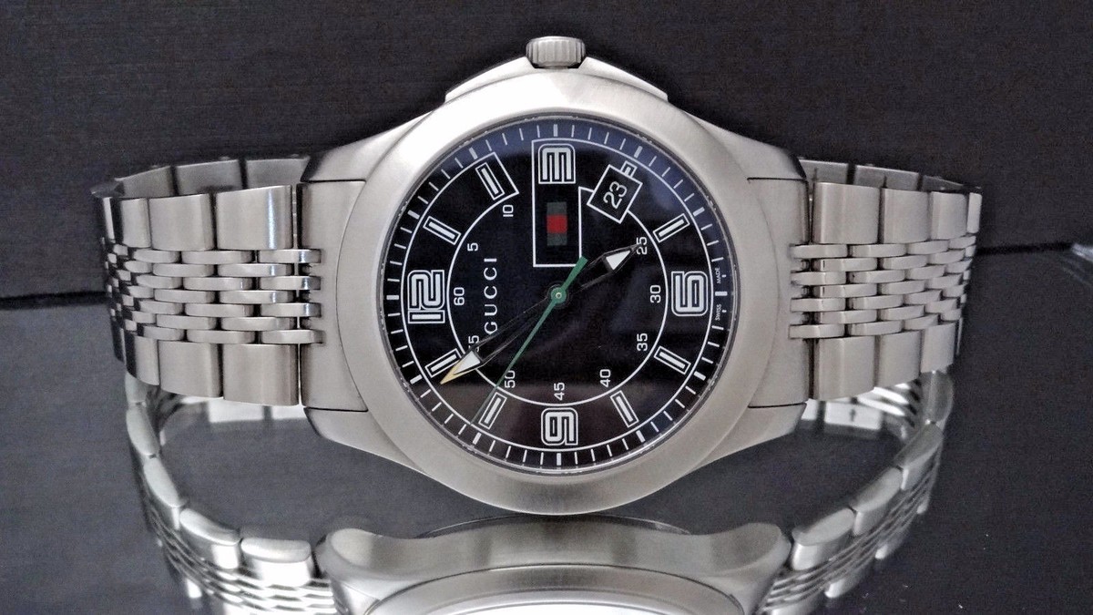 Gucci YA126201 Black Dial Date Stainless Steel 126.2 Series Men's