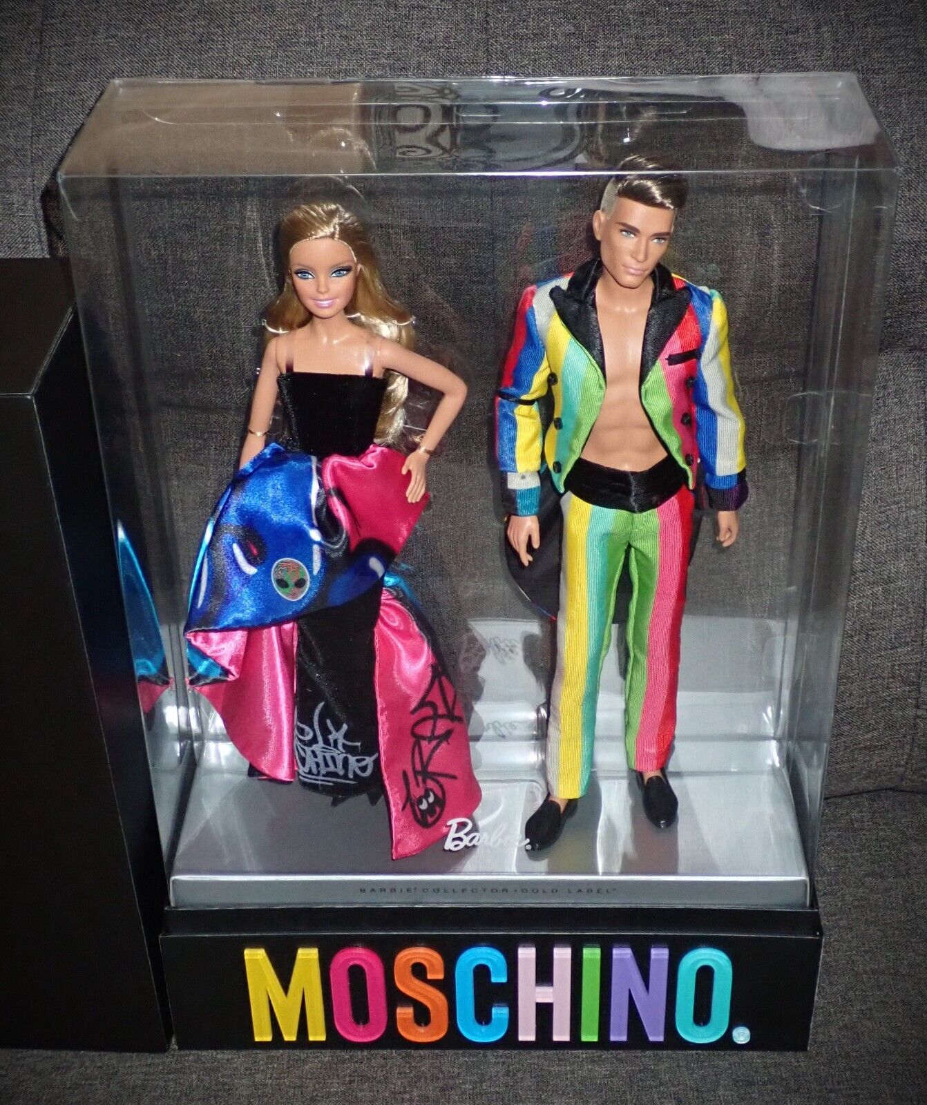 oplichterij moe Knop MOSCHINO Mattel Gold Label 2016 Barbie & Ken Dolls Gift Set | eBay