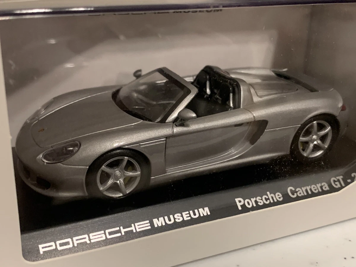 Porsche Carrera GT 2003 Silver Welly 1:43