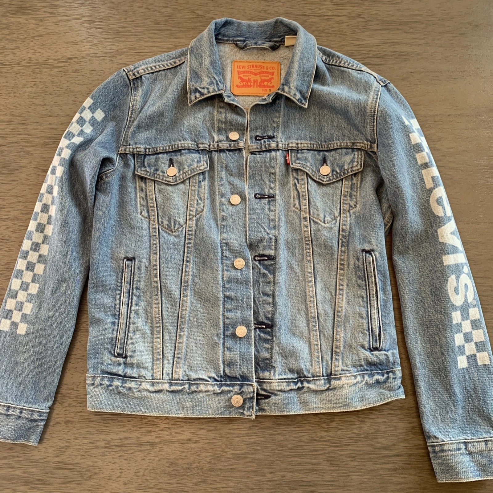 Levi’s Printed Sleeve Trucker denim Jacket Light Wash Small button down y2k